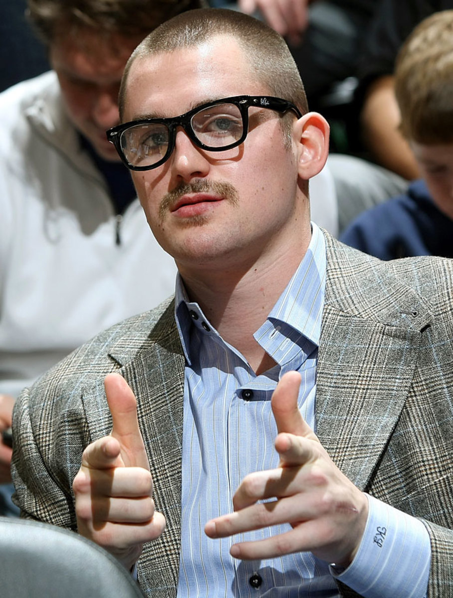 2009-Kevin-Love-glasses.jpg